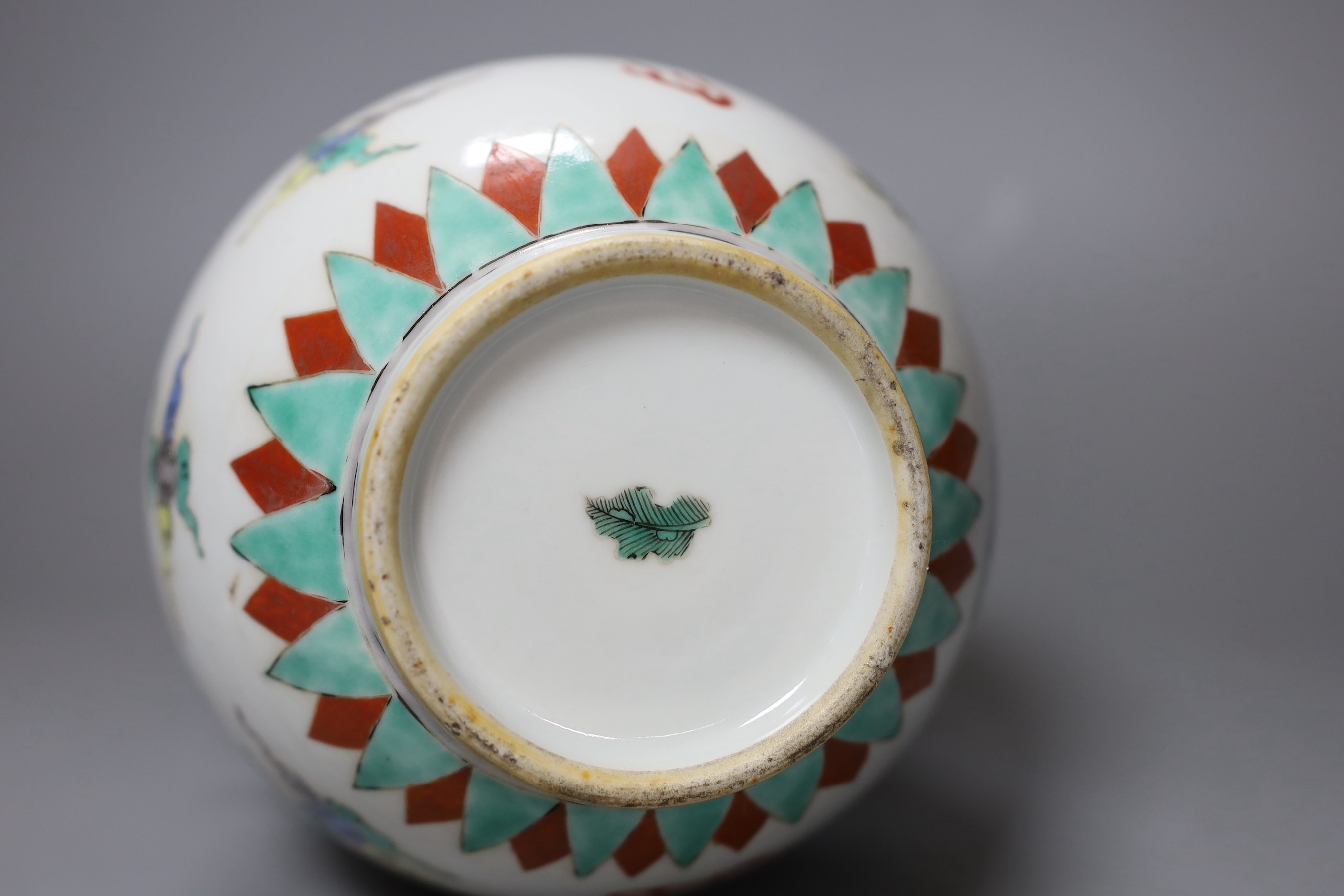 A Chinese famille verte two-handled dragon vase, 26cm tall
